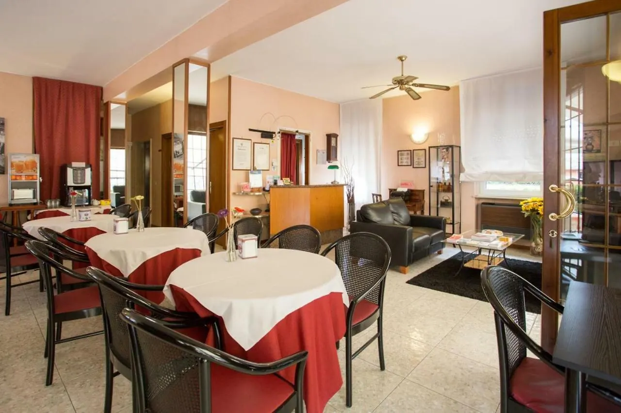 Hotel Benacus Μπαρντολίνο