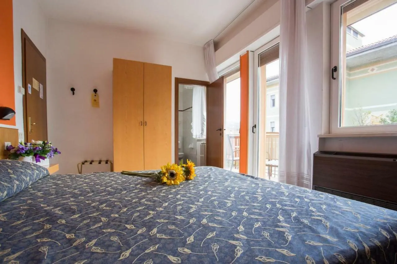 Hotel Benacus Μπαρντολίνο 2*,