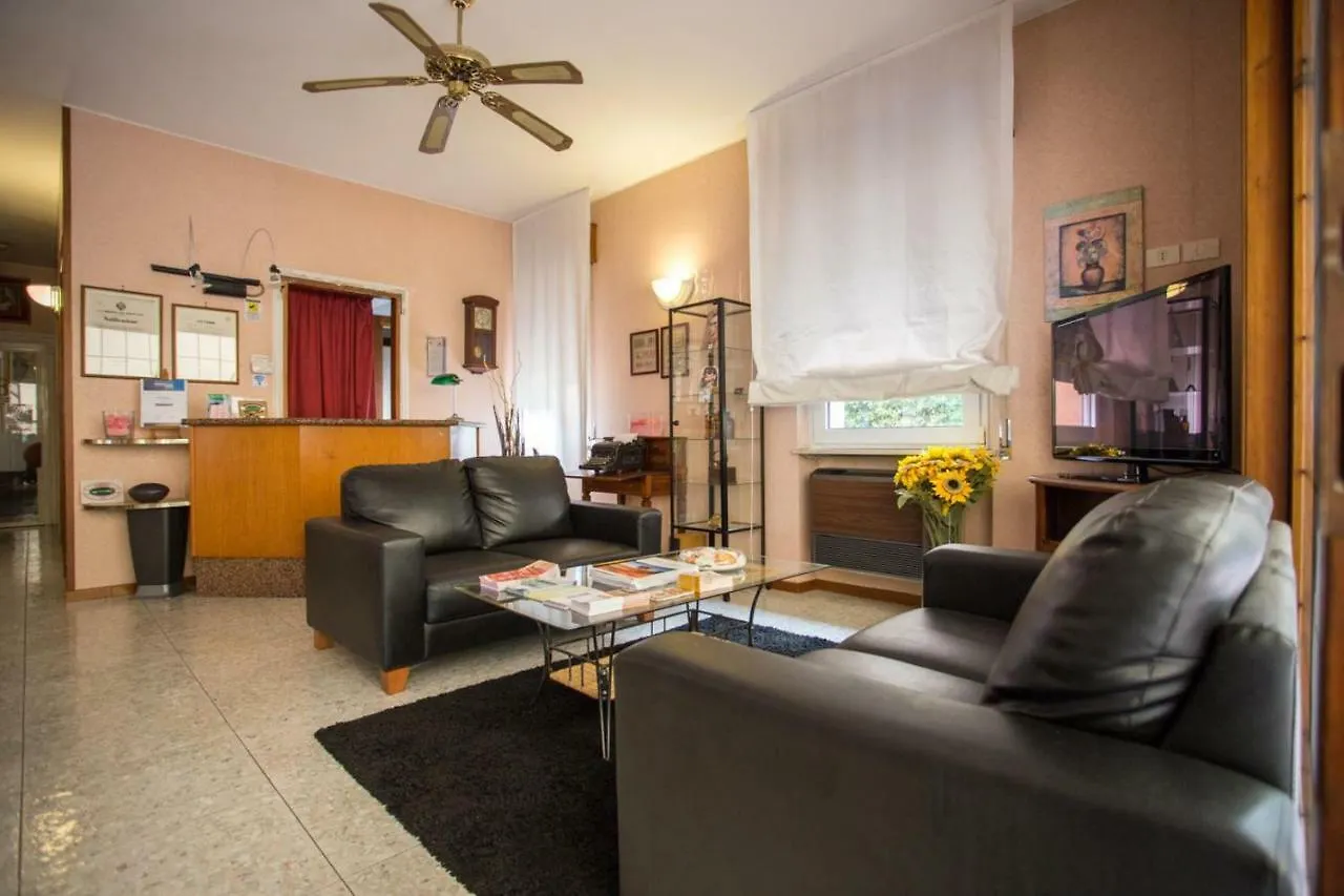 Hotel Benacus Bardolino 2*,  Italy