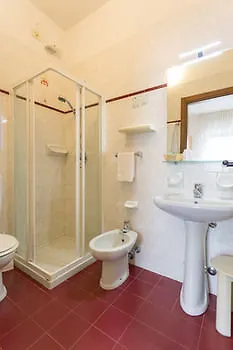 Hotel Benacus バルドリーノ 2*,